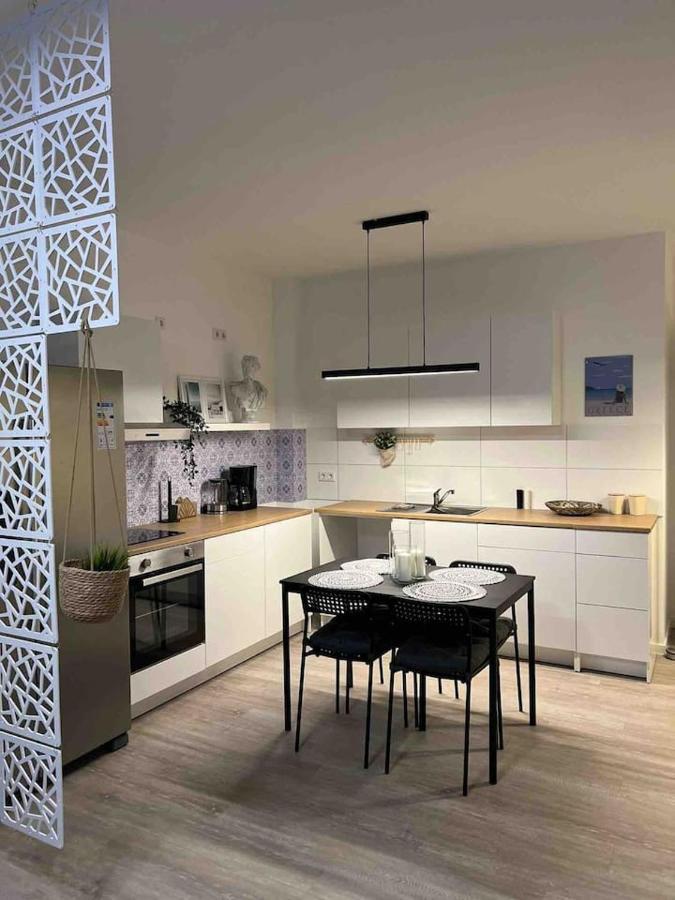 Luxurioeses Apartment,Neubau, 4 Personen, Parkplatz, Griechischer Stil بوخوم المظهر الخارجي الصورة